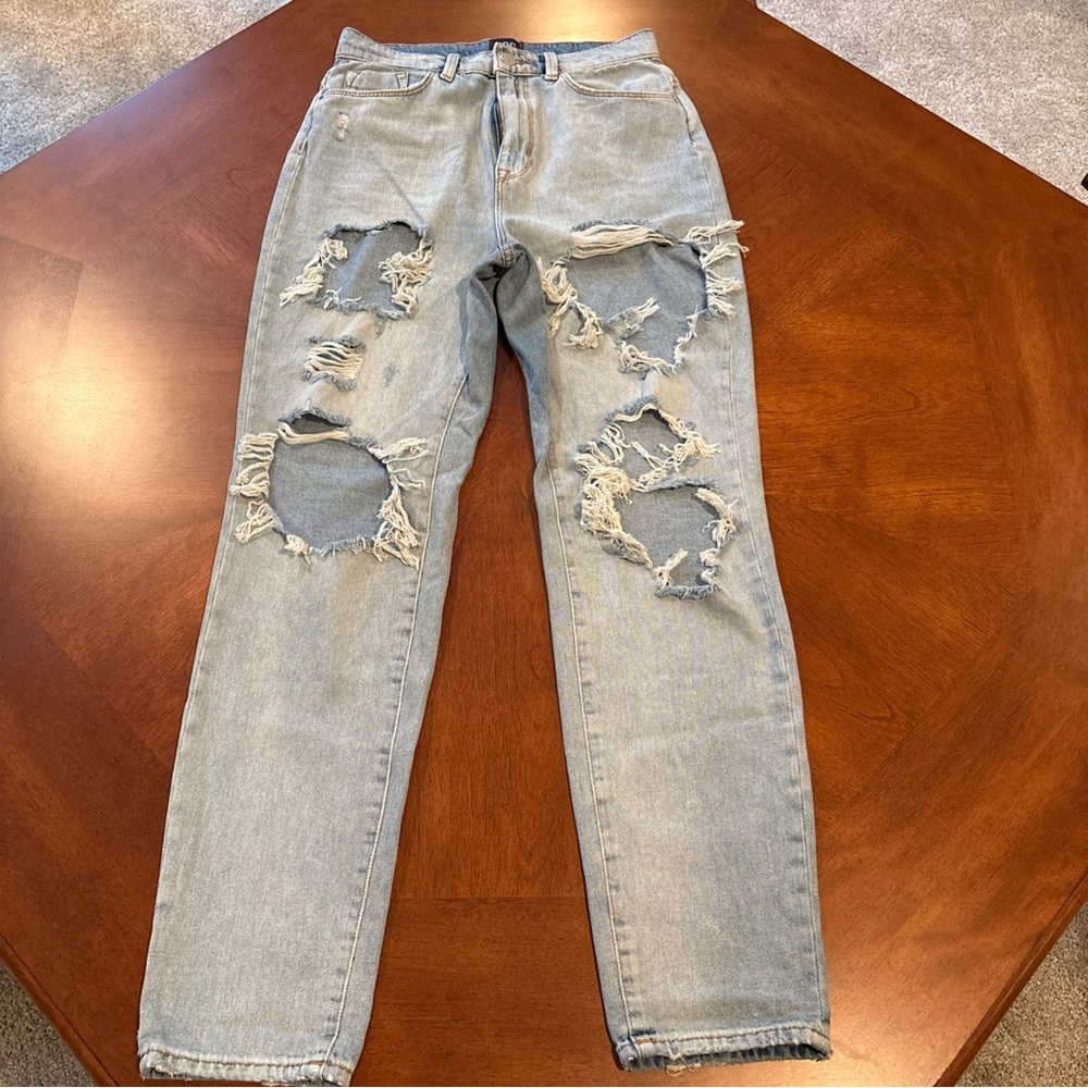 BDG Urban Outfitters Women’s Size 28 Light Blue Ripped Distressed Jeans